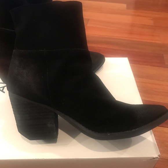 Boots...... ALDO ankle booties. NWT - Picture 2 of 5